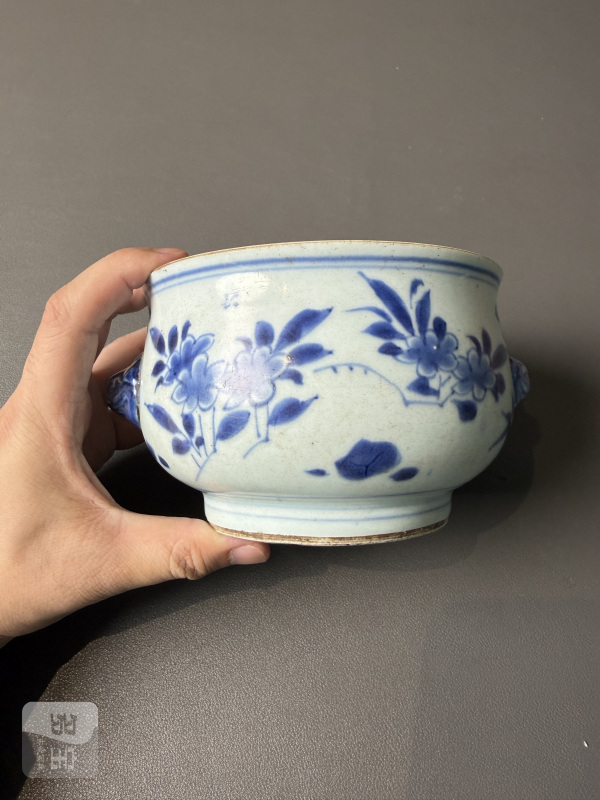 明崇祯 青花花卉纹兽耳炉 - 图4